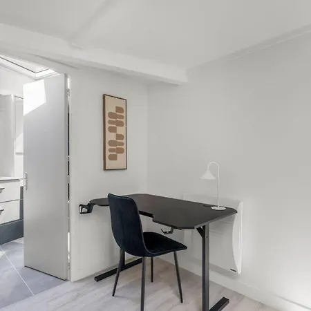 Duplex Proche De Paris Avec Grande Cuisine *